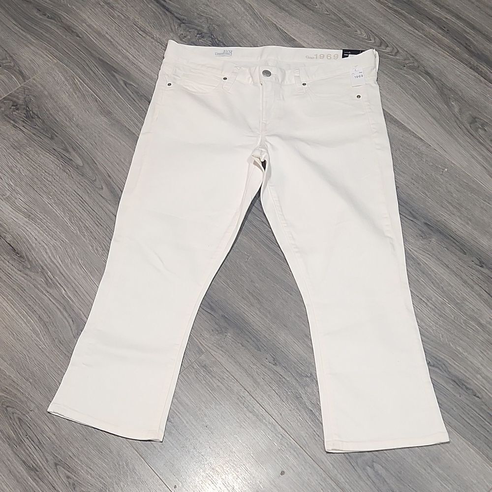 NWT Cream Gap Cropped Boot Jeans